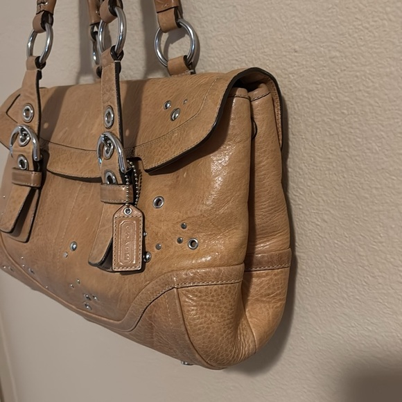 Coach Hamptons women’s vintage tan studded leather hand bag - Picture 7 of 14